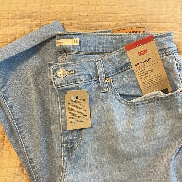 NWOT Levi's Women's Mid-Rise Stretch Boyfriend Tapered Leg Jeans Slate Era - Picture 4 of 4